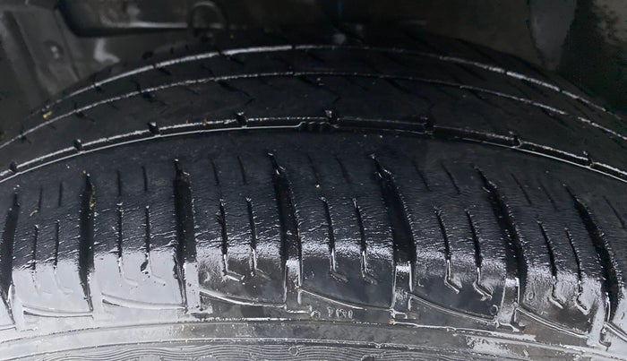 2017 Maruti Vitara Brezza VDI, Diesel, Manual, 48,249 km, Left Front Tyre Tread