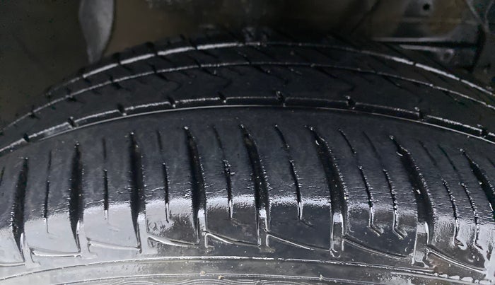 2017 Maruti Vitara Brezza VDI, Diesel, Manual, 48,249 km, Right Front Tyre Tread