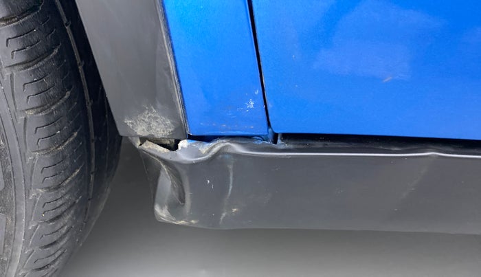 2017 Maruti Vitara Brezza VDI, Diesel, Manual, 48,249 km, Left running board - Cladding has minor damage