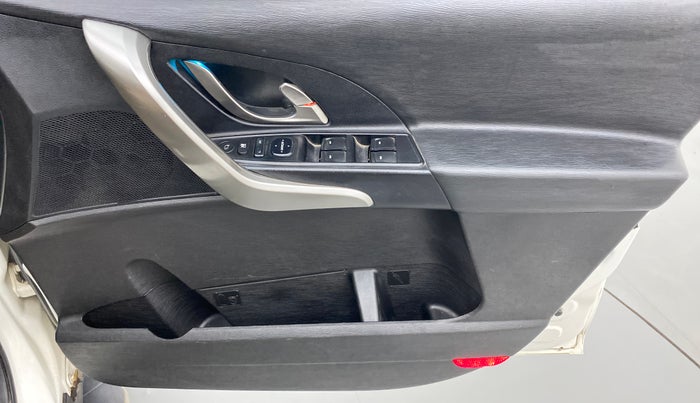 2019 Mahindra XUV500 W9, Diesel, Manual, 58,578 km, Driver Side Door Panels Control