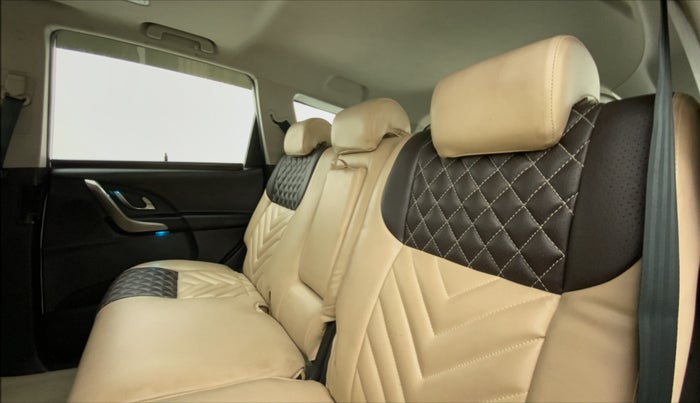 2019 Mahindra XUV500 W9, Diesel, Manual, 58,578 km, Right Side Rear Door Cabin