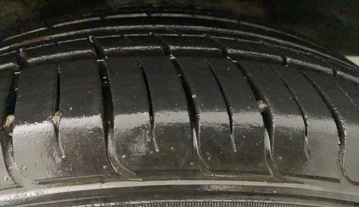 2015 Nissan Terrano XL (D), Diesel, Manual, 1,22,107 km, Left Rear Tyre Tread