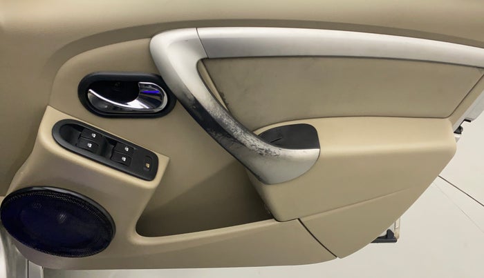 2015 Nissan Terrano XL (D), Diesel, Manual, 1,22,107 km, Driver Side Door Panels Control