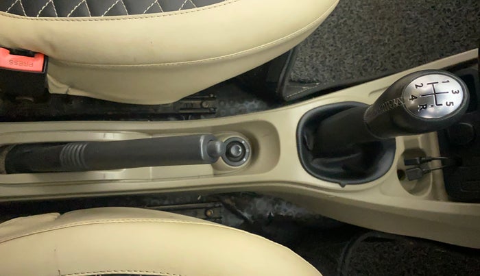 2015 Nissan Terrano XL (D), Diesel, Manual, 1,22,107 km, Gear Lever