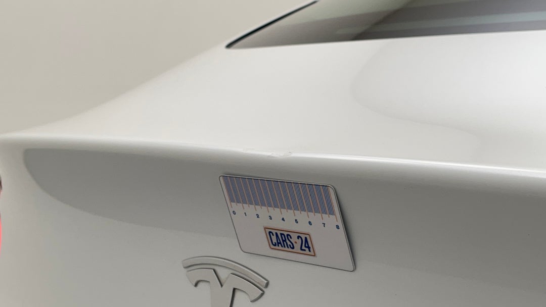 Boot / Tailgate Boot Lid Dent