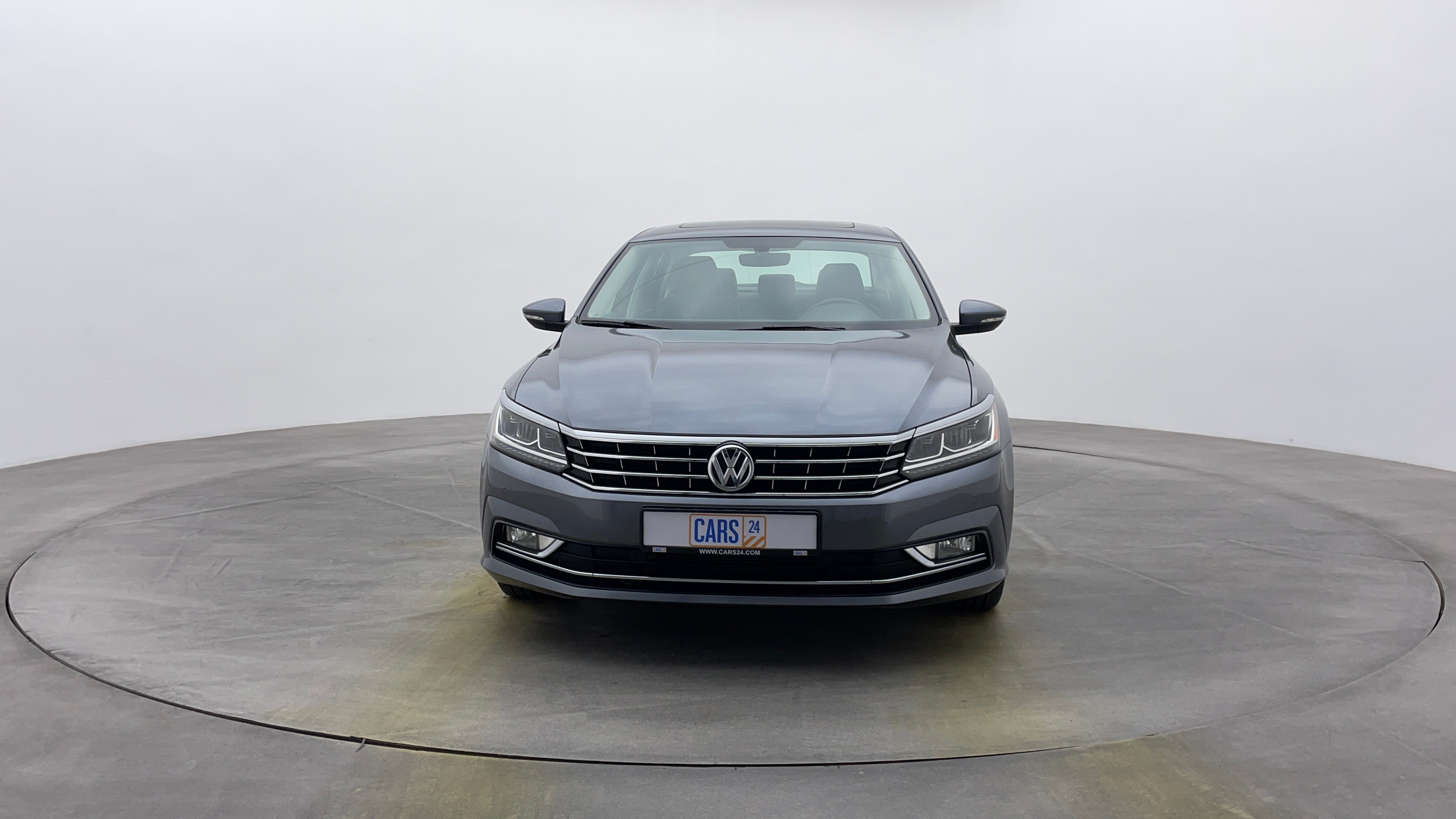 Volkswagen Passat-Front View