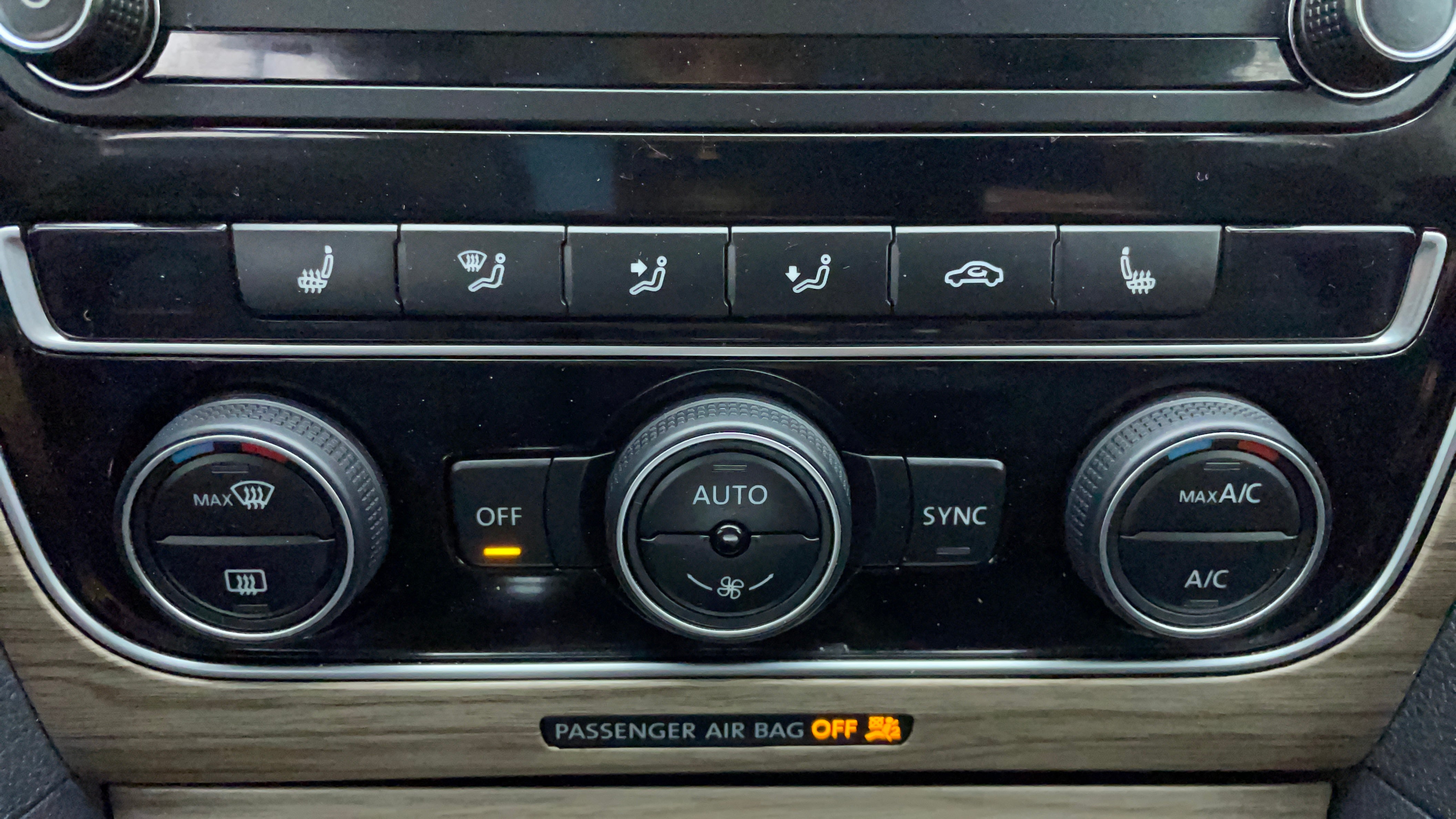 Volkswagen Passat-Automatic Climate Control