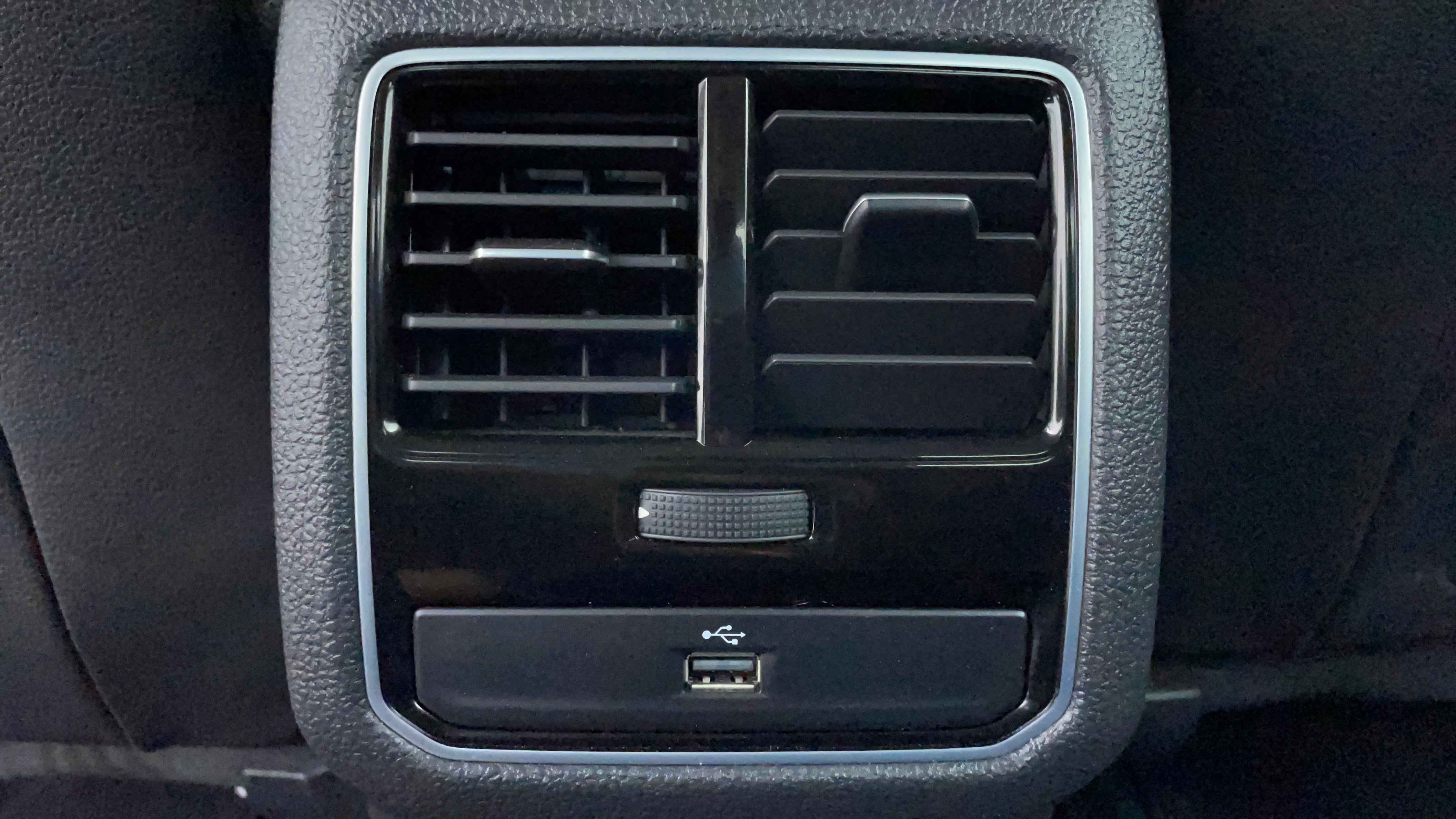 Volkswagen Passat-Rear AC Vents