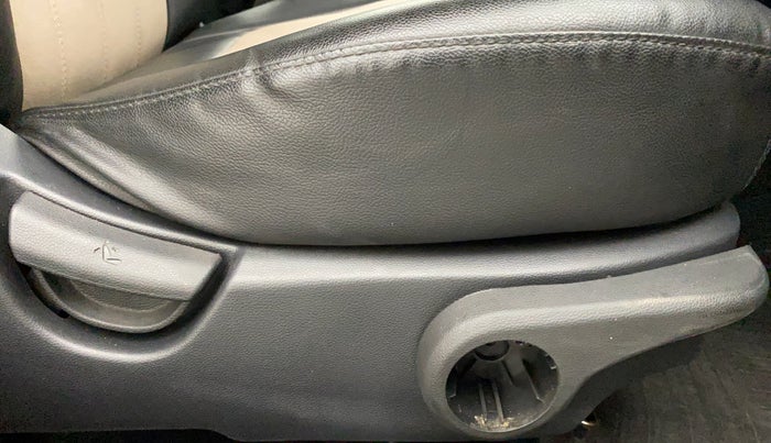 2016 Hyundai Grand i10 ASTA 1.2 KAPPA VTVT, Petrol, Manual, 73,983 km, Driver Side Adjustment Panel