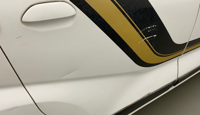 2017 Datsun Redi Go GOLD LIMITED EDITION, Petrol, Manual, 73,805 km, Right rear door - Slightly dented