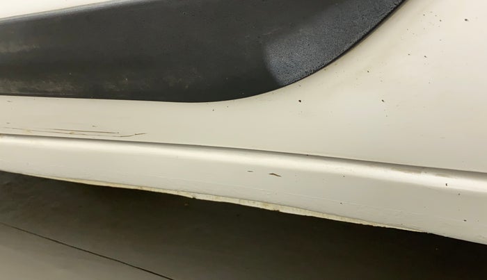 2017 Datsun Redi Go GOLD LIMITED EDITION, Petrol, Manual, 73,805 km, Left running board - Minor scratches