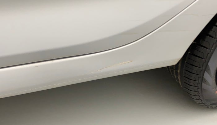 2015 Hyundai Verna FLUIDIC 4S 1.6 VTVT S(O), Petrol, Manual, 43,577 km, Left running board - Minor scratches
