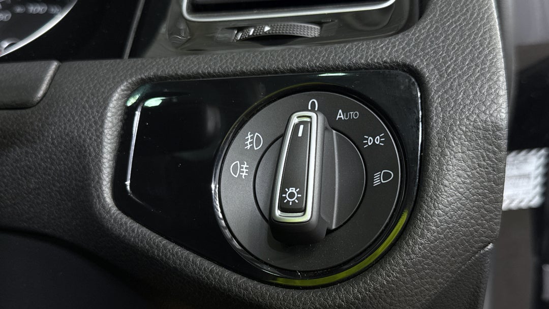 2018 Volkswagen Golf 110 Tsi Highline, Automatic, 85919 km, Utility Switches/Buttons