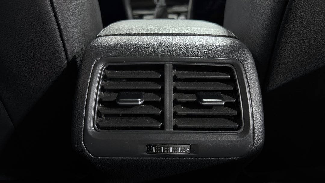 2018 Volkswagen Golf 110 Tsi Highline, Automatic, 85919 km, Rear A/C Vent