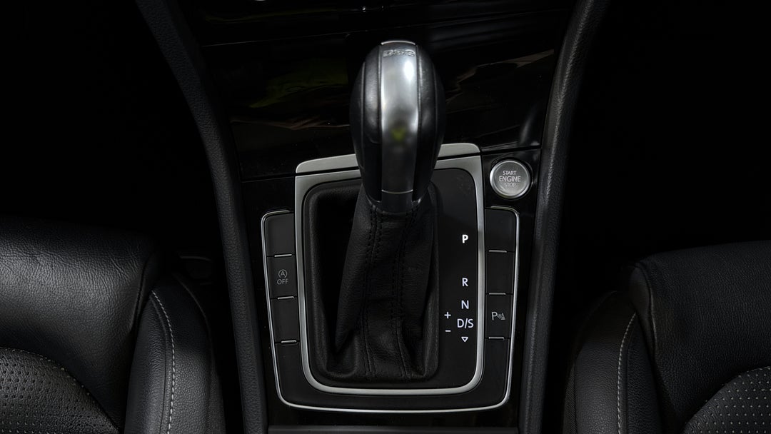 2018 Volkswagen Golf 110 Tsi Highline, Automatic, 85919 km, Gear Lever 