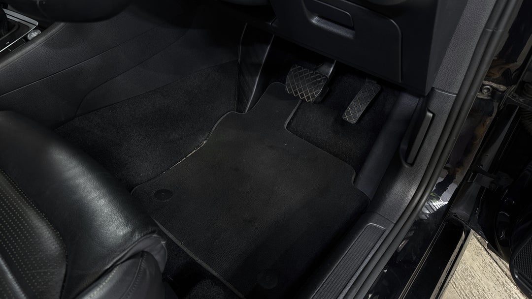 2018 Volkswagen Golf 110 Tsi Highline, Automatic, 85919 km, Pedals and Footmat