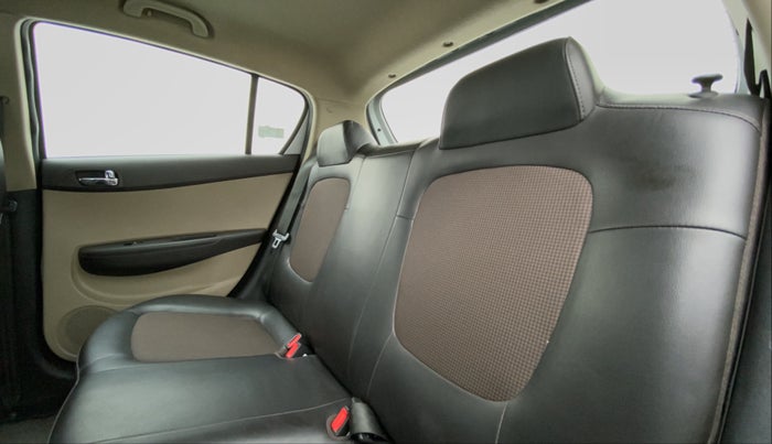 2013 Hyundai i20 MAGNA O 1.2, Petrol, Manual, 40,517 km, Right Side Rear Door Cabin