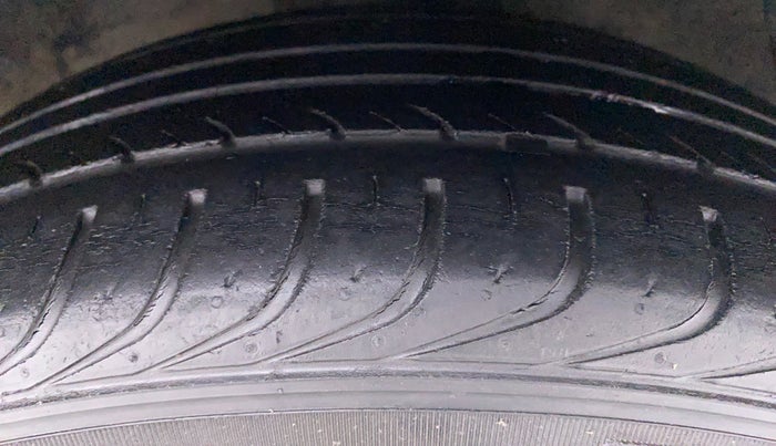 2013 Hyundai i20 MAGNA O 1.2, Petrol, Manual, 40,517 km, Right Front Tyre Tread