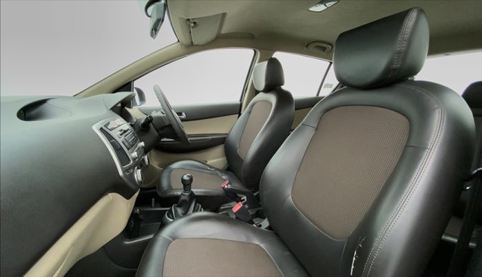 2013 Hyundai i20 MAGNA O 1.2, Petrol, Manual, 40,517 km, Right Side Front Door Cabin