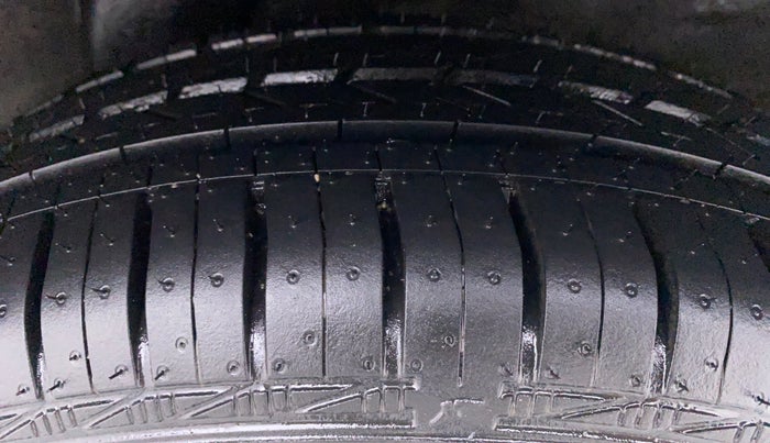 2013 Hyundai i20 MAGNA O 1.2, Petrol, Manual, 40,517 km, Left Rear Tyre Tread