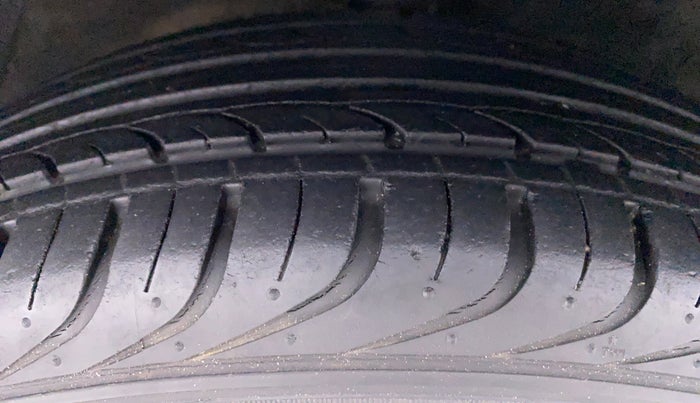2013 Hyundai i20 MAGNA O 1.2, Petrol, Manual, 40,517 km, Left Front Tyre Tread