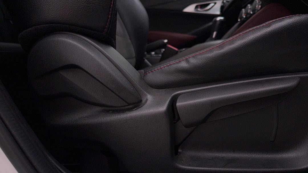 2017 Mazda CX-3 Akari (FWD), Automatic, 62060 km, Drivers Side Adjustment Panel