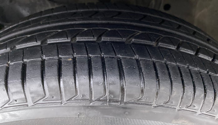 2017 Honda Jazz 1.2 V MT, Petrol, Manual, 67,100 km, Left Front Tyre Tread