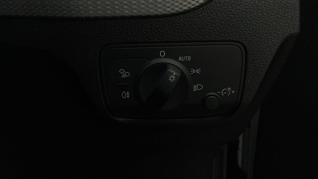 2022 Audi Q2 35 Tfsi, Automatic, 30520 km, Utility Switches/Buttons