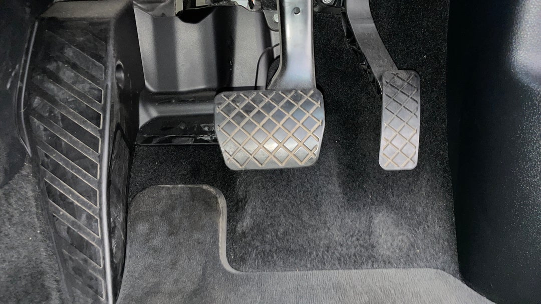 2022 Audi Q2 35 Tfsi, Automatic, 30520 km, Pedals and Footmat