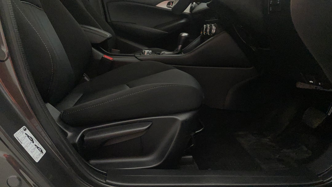 2020 Mazda CX-3 Maxx Sport (fwd), Automatic, 80279 km, Drivers Side Adjustment Panel