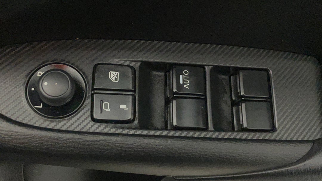 2020 Mazda CX-3 Maxx Sport (fwd), Automatic, 80279 km, Drivers Side Door Panel Controls