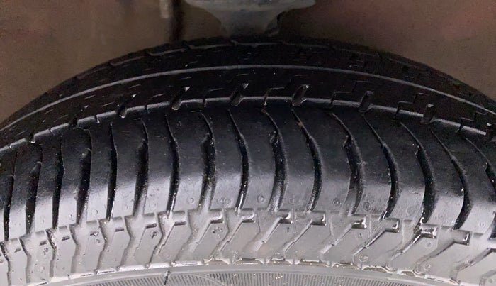 2017 Maruti Alto K10 VXI P, Petrol, Manual, 33,768 km, Right Front Tyre Tread