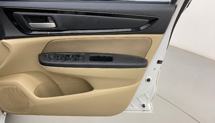 2020 Honda Amaze 1.5L I-DTEC S, Diesel, Manual, 1,11,537 km, Driver Side Door Panels Control