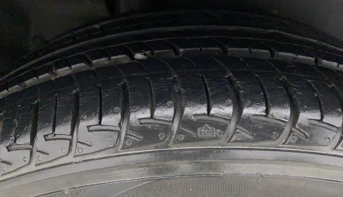 2016 Maruti Ertiga VXI ABS, Petrol, Manual, 9,354 km, Right Rear Tyre Tread