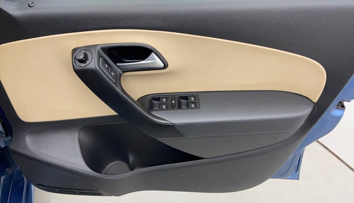 2016 Volkswagen Ameo HIGHLINE 1.2, Petrol, Manual, 34,597 km, Driver Side Door Panels Controls