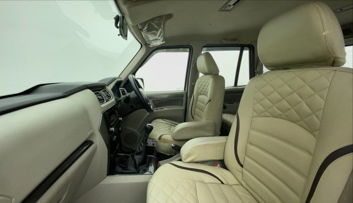 2015 Mahindra Scorpio S8, Diesel, Manual, 60,362 km, Right Side Front Door Cabin