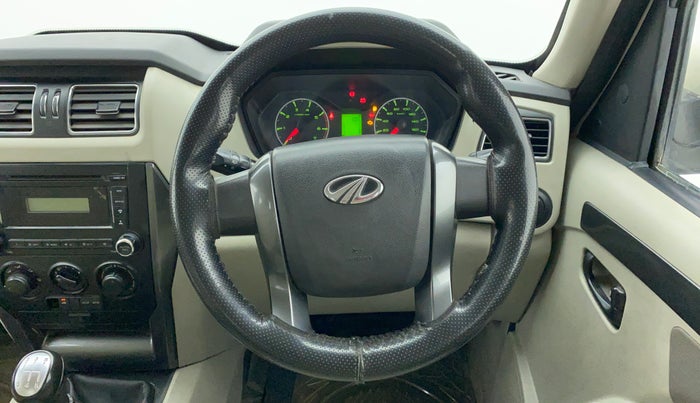 2015 Mahindra Scorpio S8, Diesel, Manual, 60,362 km, Steering Wheel Close Up