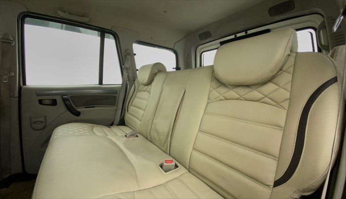 2015 Mahindra Scorpio S8, Diesel, Manual, 60,362 km, Right Side Rear Door Cabin