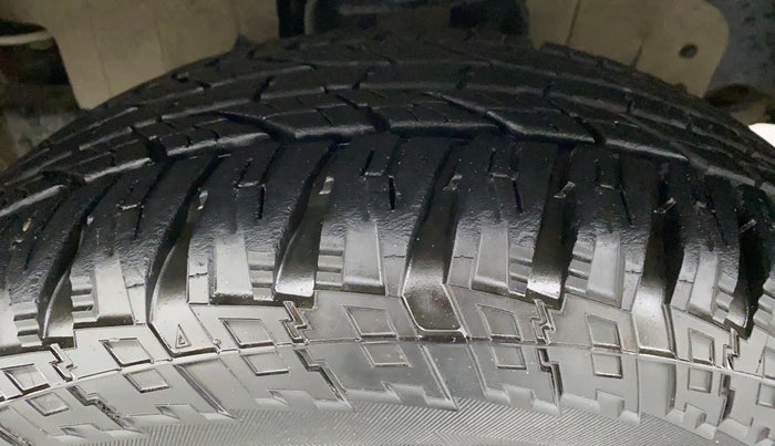 2015 Mahindra Scorpio S8, Diesel, Manual, 60,362 km, Left Front Tyre Tread
