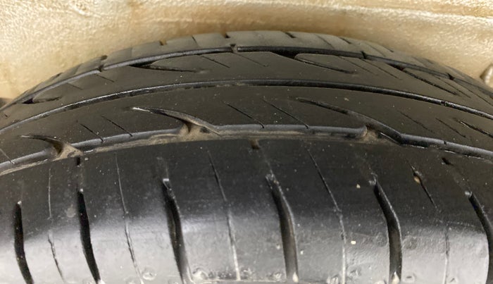 2015 Maruti OMNI E STD, Petrol, Manual, 65,101 km, Right Rear Tyre Tread