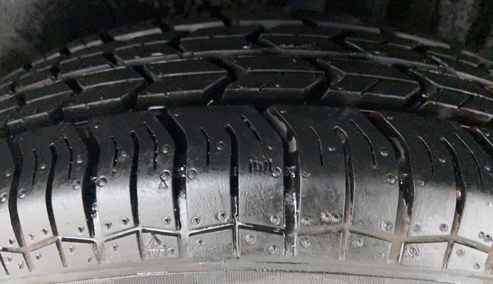 2014 Maruti Swift VXI D, Petrol, Manual, 28,700 km, Left Rear Tyre Tread