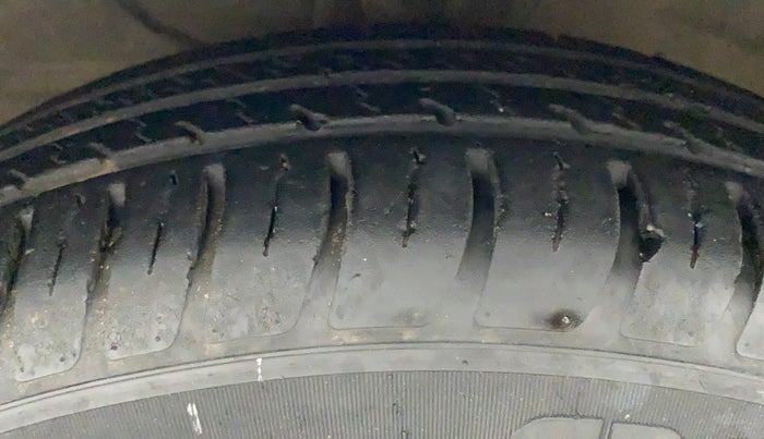 2018 Maruti Swift VXI, Petrol, Manual, 57,941 km, Left Front Tyre Tread