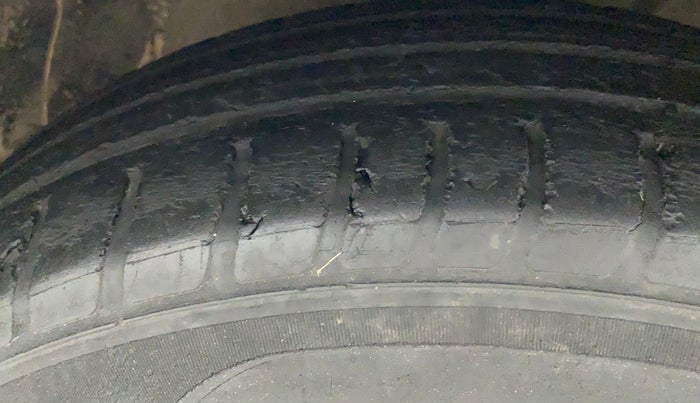 2018 Maruti Swift VXI, Petrol, Manual, 57,941 km, Right Front Tyre Tread