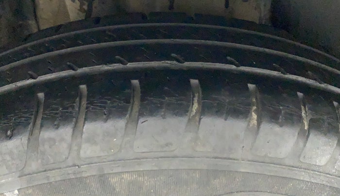 2018 Maruti Swift VXI, Petrol, Manual, 57,941 km, Right Rear Tyre Tread
