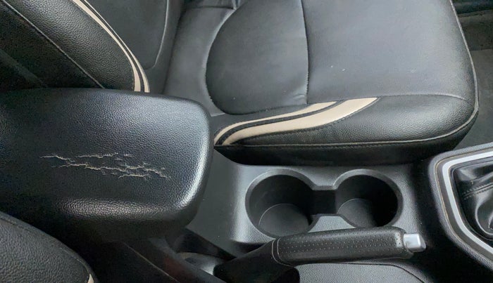 2016 Hyundai Creta SX PLUS AT 1.6 PETROL, Petrol, Automatic, 77,051 km, Front left seat (passenger seat) - Armrest fabric torn