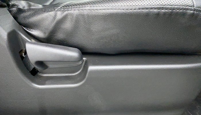 2015 Maruti Wagon R 1.0 LXI, Petrol, Manual, 30,722 km, Driver Side Adjustment Panel