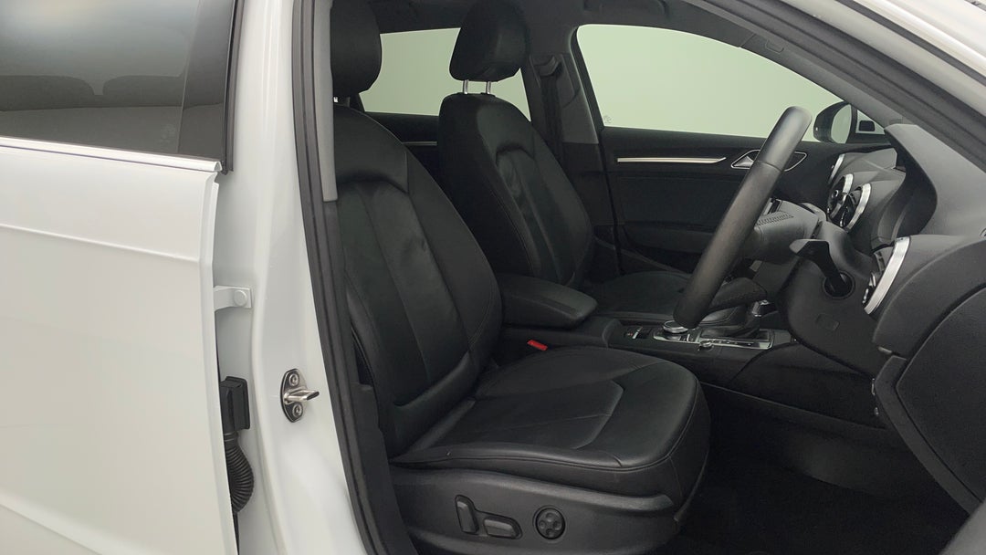 2019 Audi A3 35 Tfsi  (1.4 Tfsi Cod), Automatic, 49945 km, Right Side Front Door Cabin View