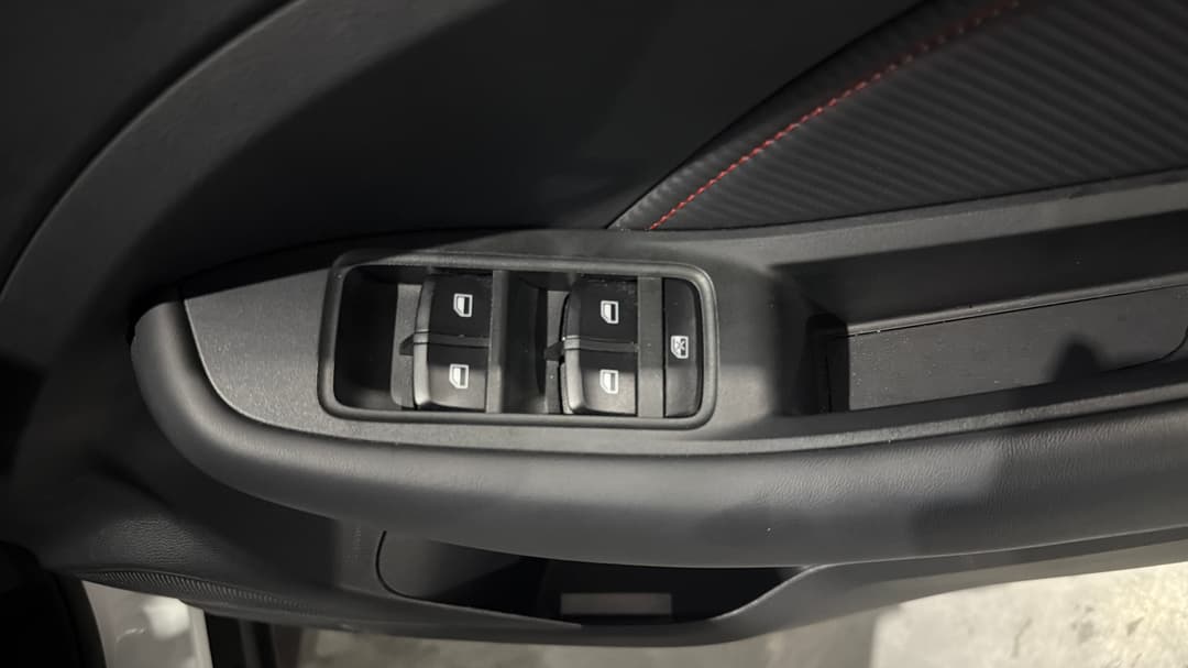 2025 MG Zst Vibe, Automatic, 16019 km, Drivers Side Door Panel Controls