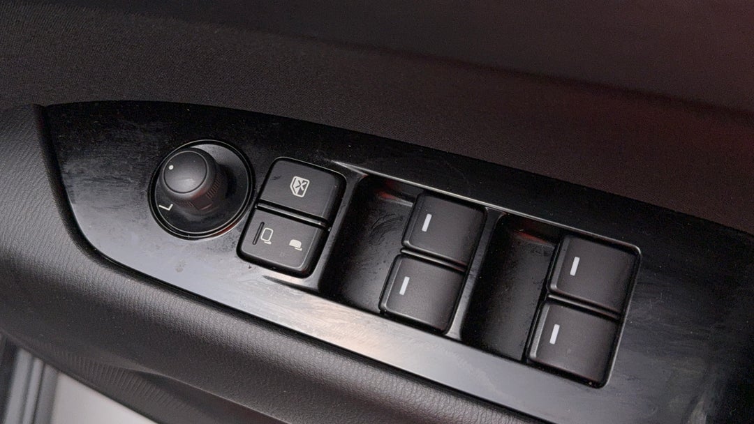 2021 Mazda CX-5 Maxx Sport (fwd), Automatic, 56868 km, Drivers Side Door Panel Controls