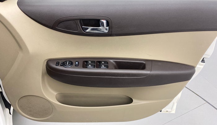 2012 Hyundai i20 SPORTZ 1.2 VTVT, Petrol, Manual, 71,728 km, Driver Side Door Panels Control